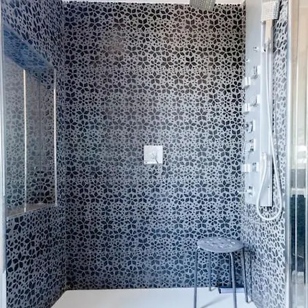 Suitehouse - With Jacuzzi & Comfort Appartamento *