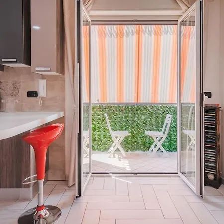Suitehouse - With Jacuzzi & Comfort Apartment San Giorgio a Cremano