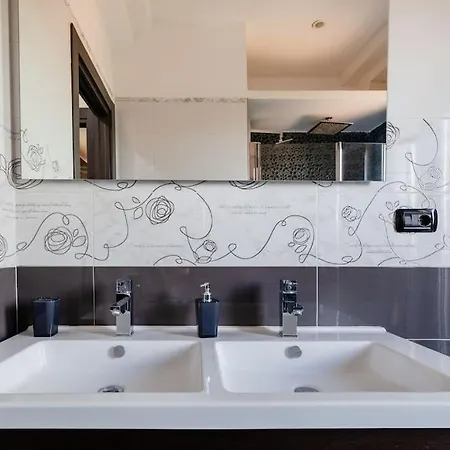 Apartment Suitehouse - With Jacuzzi & Comfort San Giorgio a Cremano