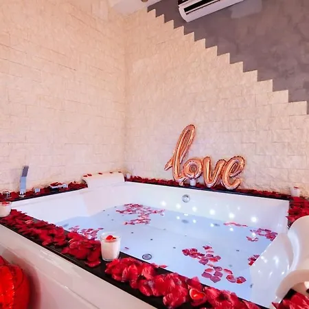 Suitehouse - With Jacuzzi & Comfort Apartment San Giorgio a Cremano