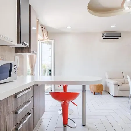 Suitehouse - With Jacuzzi & Comfort Apartment San Giorgio a Cremano