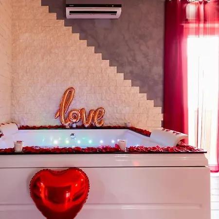 Suitehouse - With Jacuzzi & Comfort * San Giorgio a Cremano